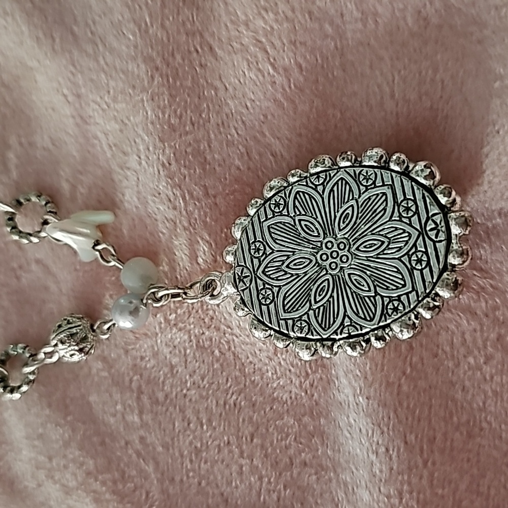 Vintage Avon detailed necklace - Picture 5 of 6